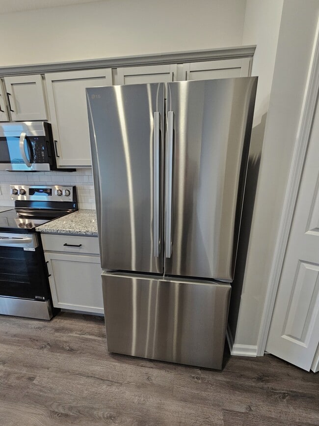 Building Photo - 1261 W Hamilton Rd N