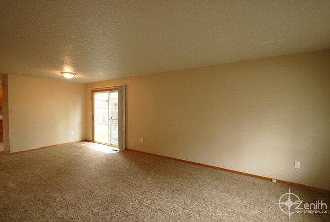 Building Photo - 4706 NE 132nd Pl