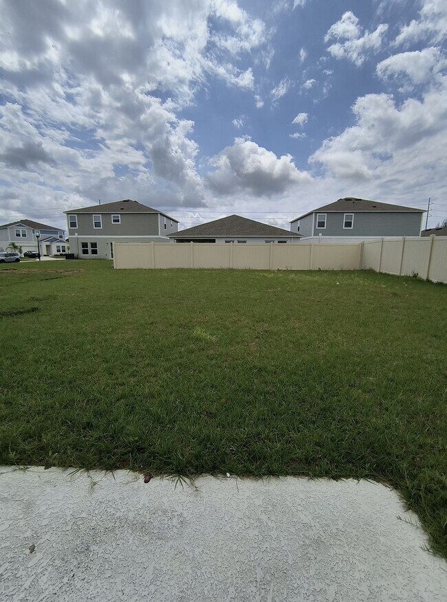 Building Photo - 5 BED 3 BATH SOLAR HOME FOR RENT!! Availab...