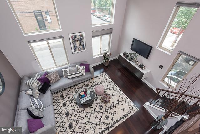 Building Photo - 1357 N Mascher St