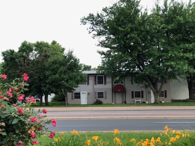 Primary Photo - 1501 American Blvd E