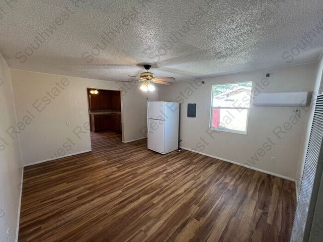 Building Photo - Beautiful Newly Renovated 3 Bedroom 2 Bath...