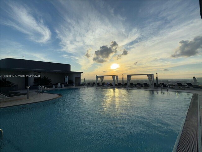 Building Photo - 1000 Brickell Plaza