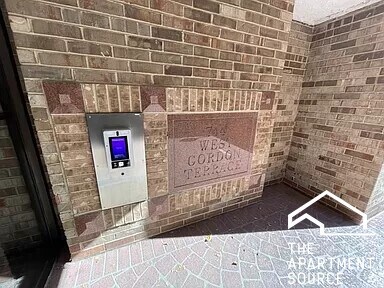 Building Photo - 744 W Gordon Terrace