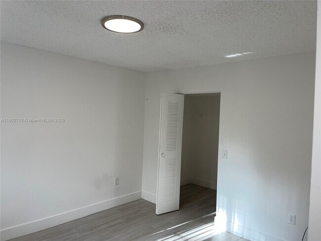 Building Photo - 4171 N Haverhill Rd