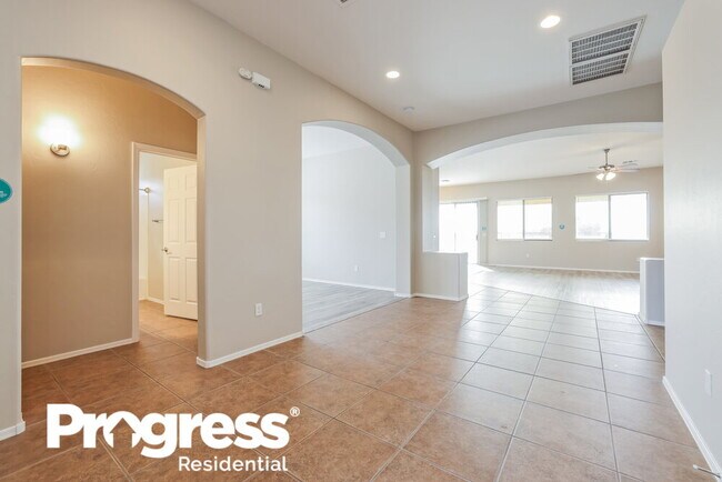Building Photo - 420 S Blue River Loop