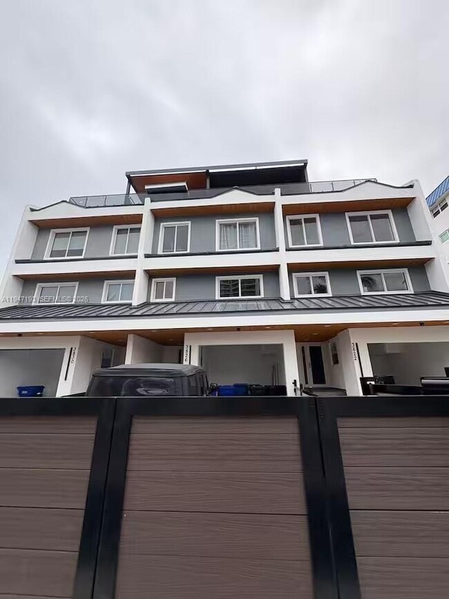 Building Photo - 3826 NE 171 St