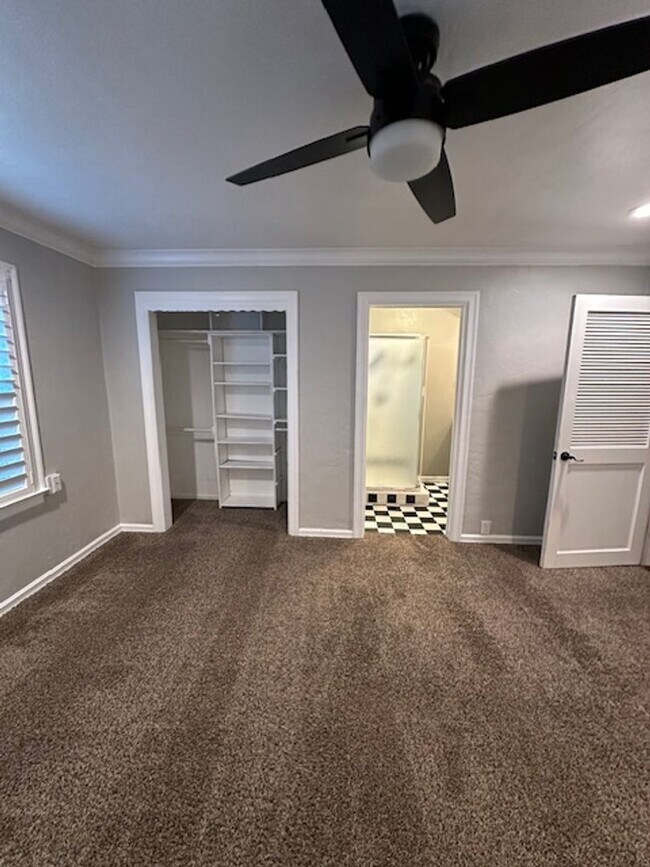 Building Photo - 2550 4th Ave