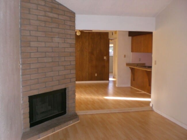 Building Photo - Great 2bd/1bth in Sacramento