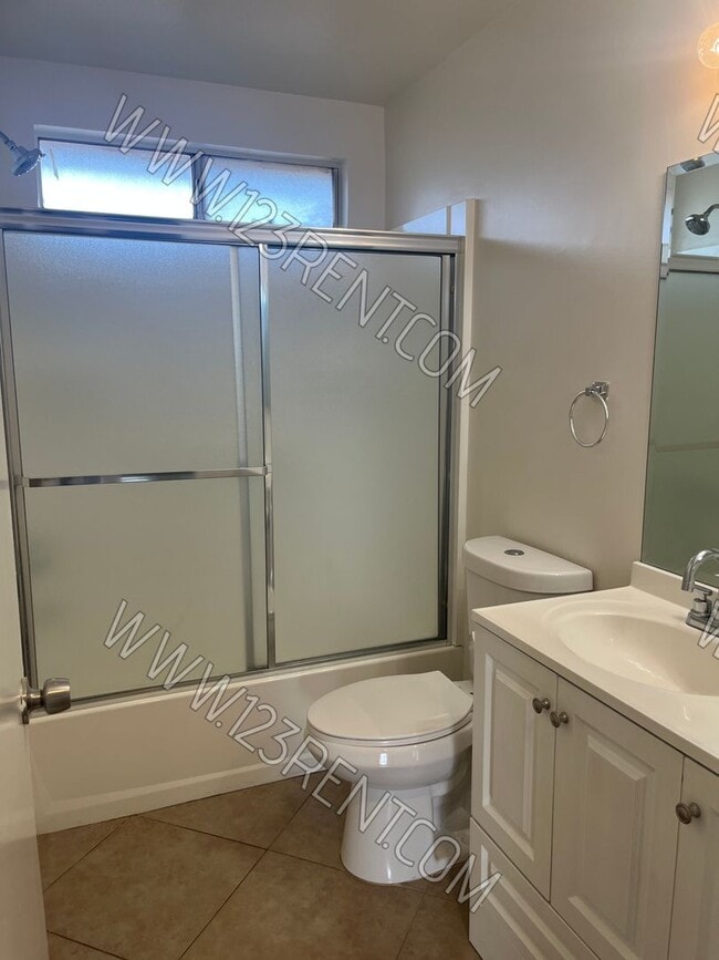 Building Photo - 2BD/1.5BTH TOWNHOUSE WEST LANCASTER