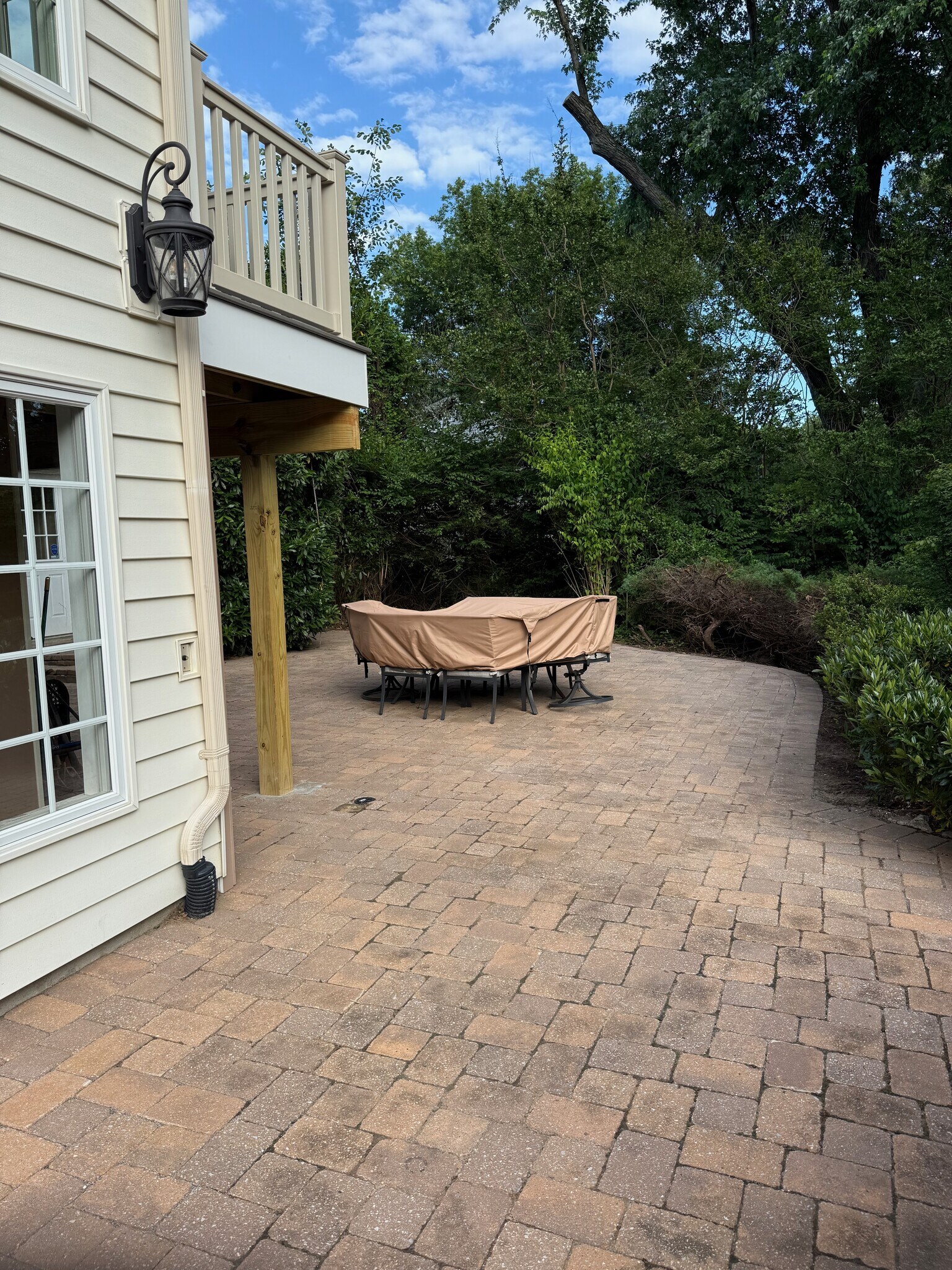 Building Photo - 10225 Tamarack Dr