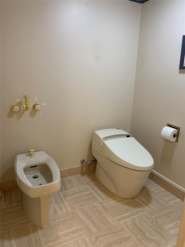 Building Photo - 4101 N Ocean Blvd