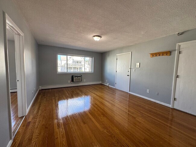 Building Photo - 549 Adams St