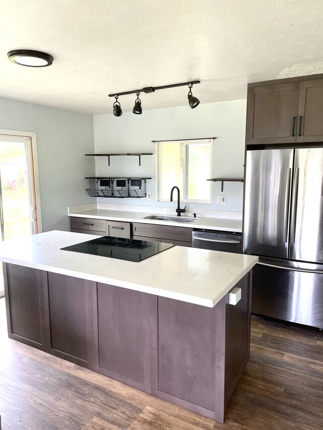 Building Photo - 15-1528-1528 3rd Ave.