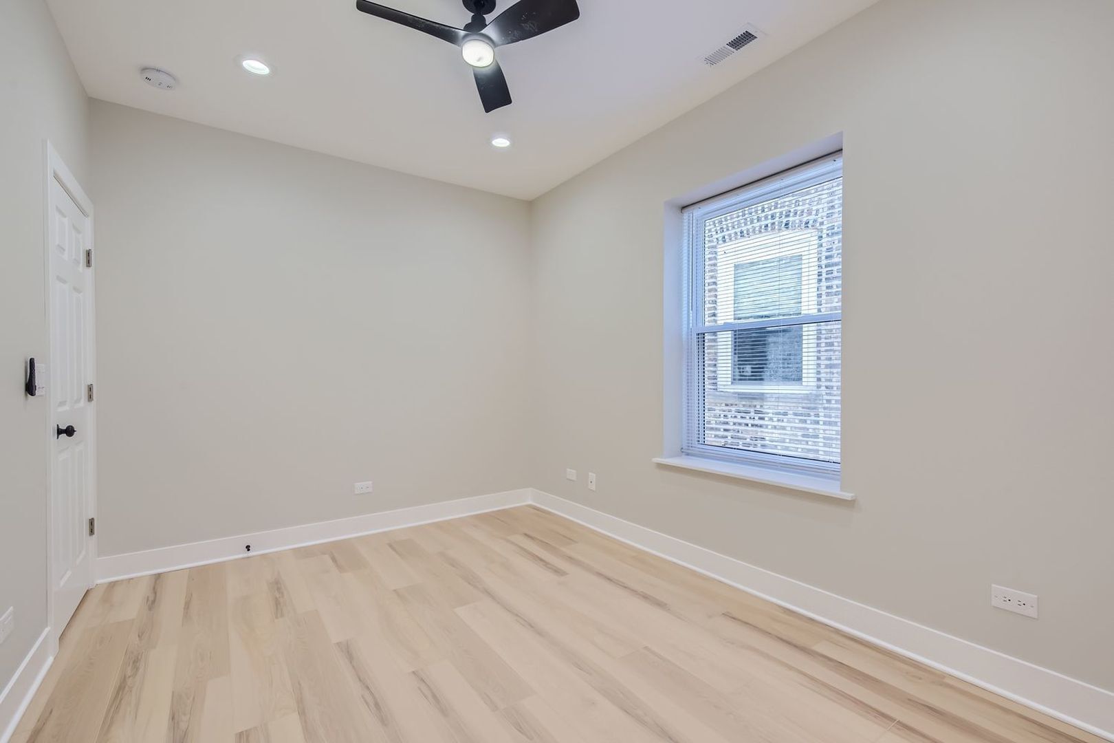 Building Photo - 4908 N Rockwell St