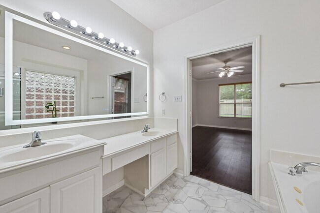 Building Photo - 20903 Ochre Willow Tr