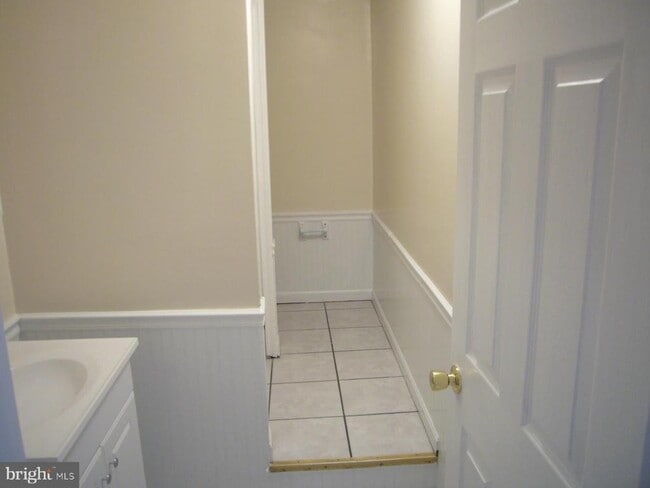 Building Photo - 335 Marshall St