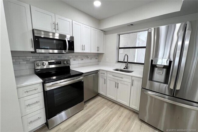 Building Photo - 1950 SW Palm City Rd