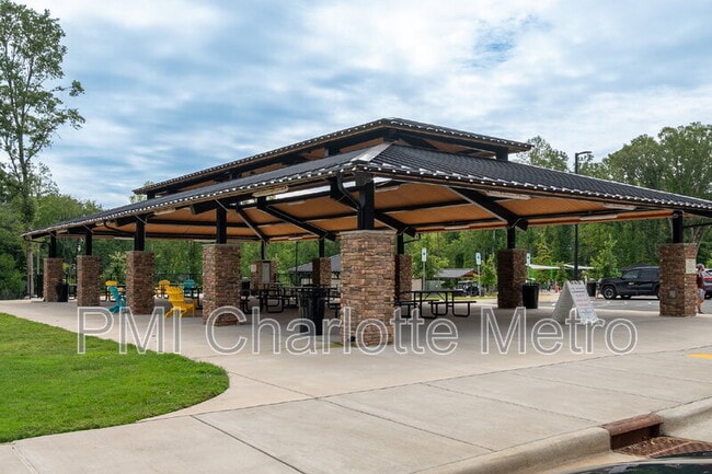 Building Photo - 2068 White Cedar Ln