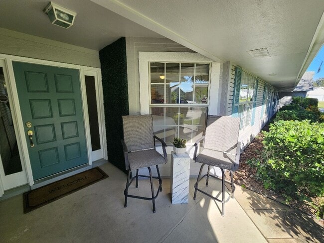 Building Photo - Gorgeous Hidden Lakes 3/2/2 Home