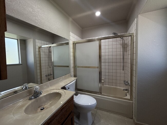 Building Photo - 3001 Darius Ln