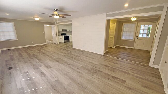 Building Photo - Modern Charm: Spacious 4-Bedroom Home with Inviting Amenities in Valdosta, GA
