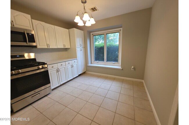 Building Photo - 283 Plum Dr