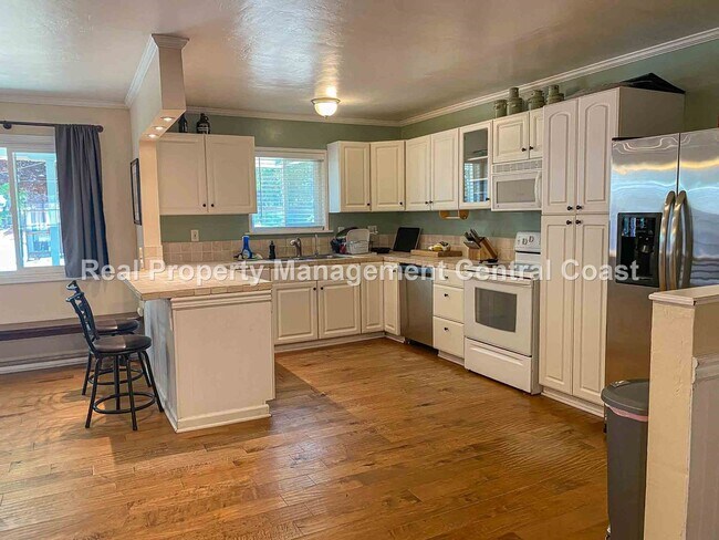 Building Photo - AVAILABLE NOW / SHARED HOME - 1 Bedroom av...