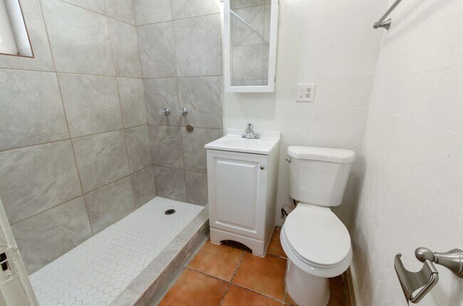 Building Photo - 1030 N Tucson Blvd