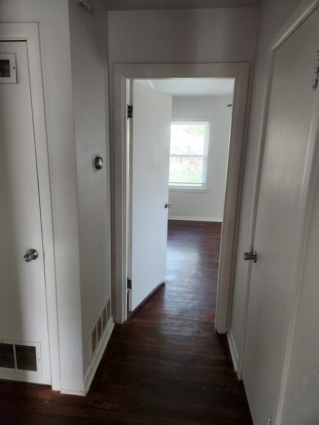 Building Photo - 417 Woodlawn Dr