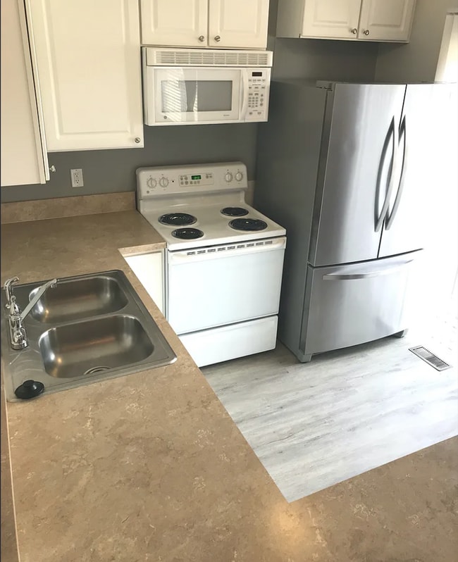 Building Photo - Beautiful end condo in great Powell location!!