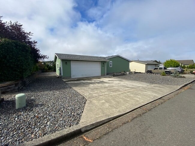 Building Photo - COMING SOON! NOW TAKING APPLICATIONS! An Outdoor Entertainer's Dream on the Majestic Oregon Coast!