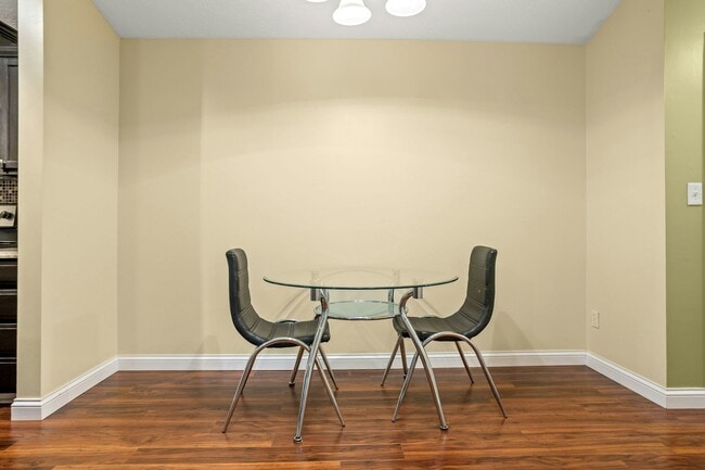 Building Photo - 4530 Village Ct