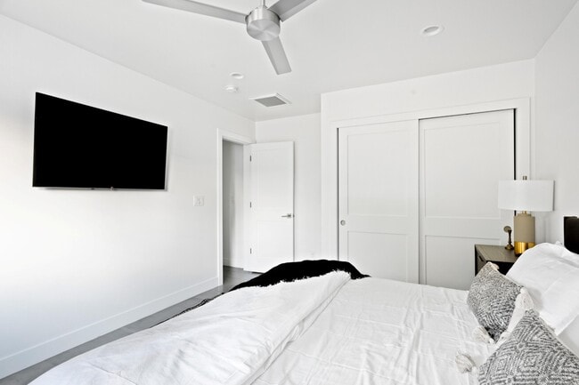 Building Photo - 4633 N 49th Pl