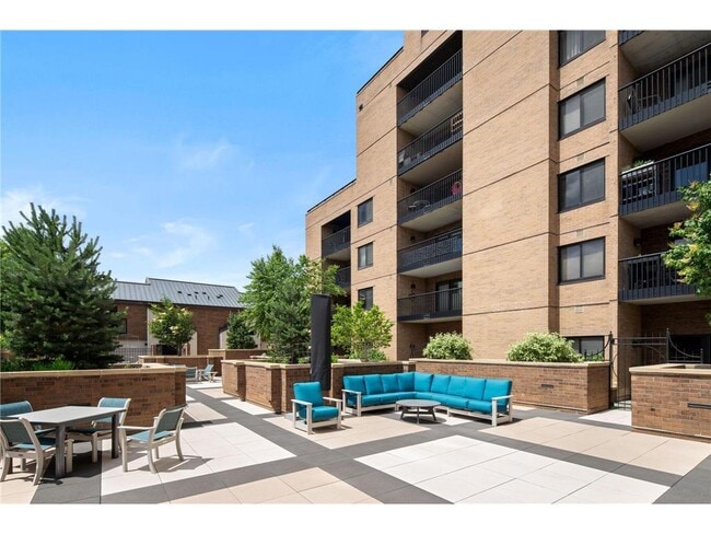 Building Photo - 20 NE 2nd St