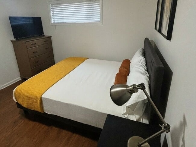 Building Photo - 6864 Aspenhill Dr