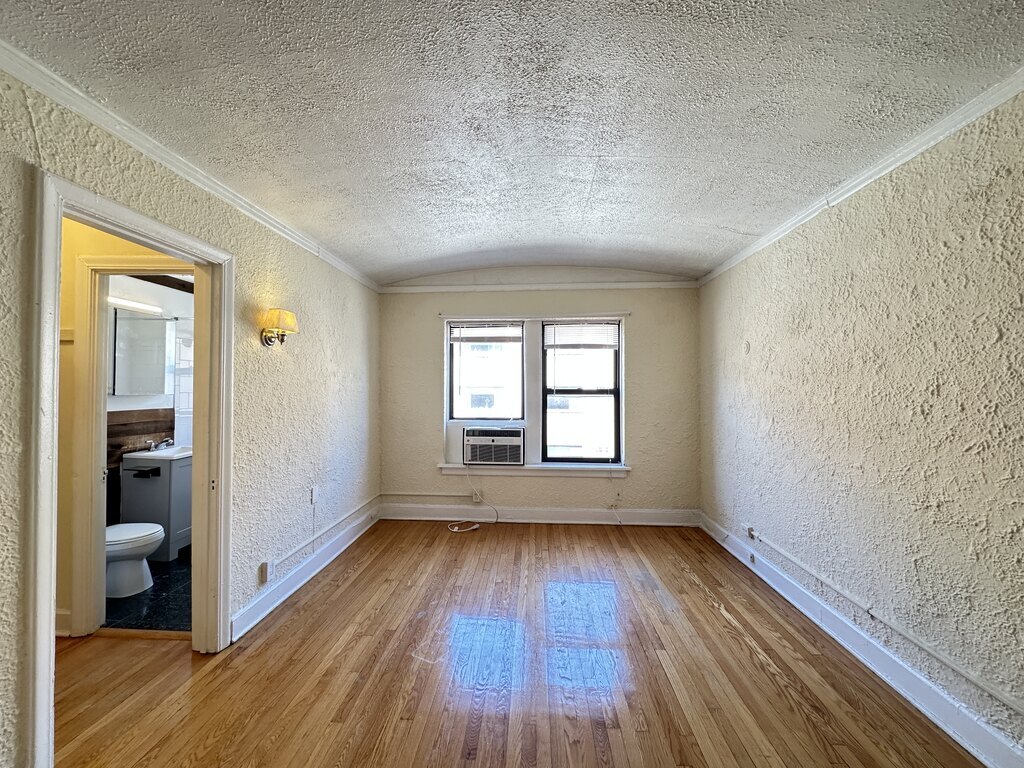Building Photo - 535 W Arlington Pl