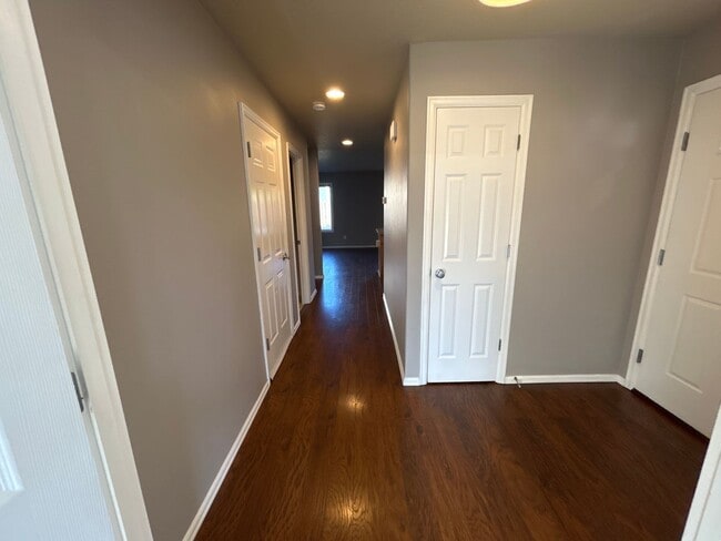 Building Photo - Bright 4-Bedroom Home with A/C, Office & Access to Vibrant Community Amenities Near Riverbend Park