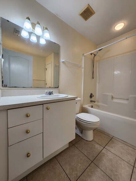 Building Photo - 2388 Hartsfield Way