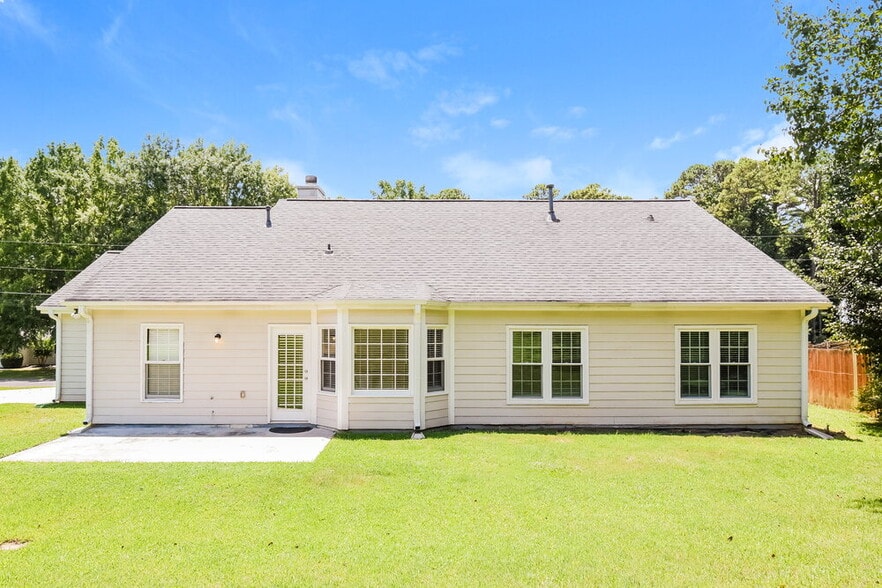 Building Photo - 1290 Shamrock Hill Cir