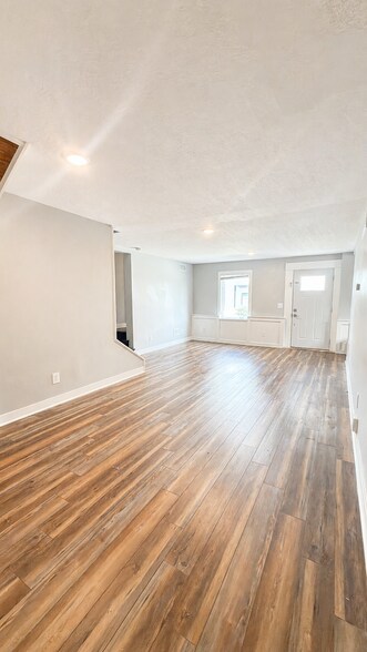 Building Photo - 315 W 17th St