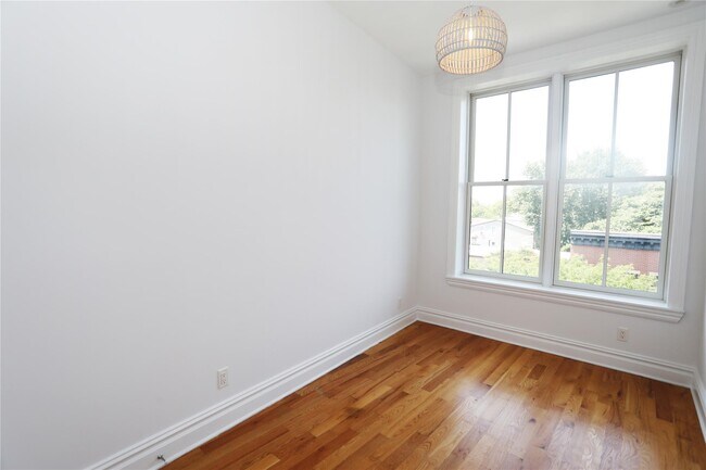 Building Photo - 333 Tompkins Ave