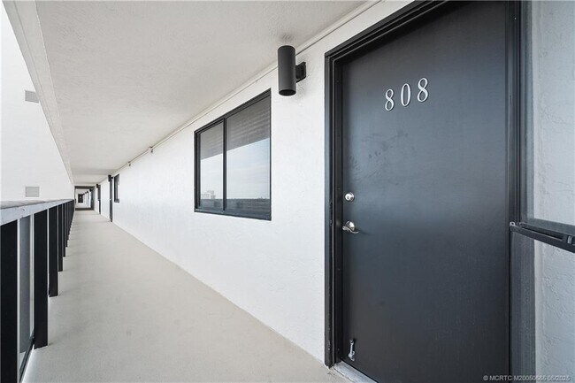 Building Photo - 10410 S Ocean Dr