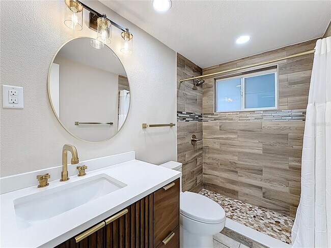 Building Photo - 1840 Shore Dr S