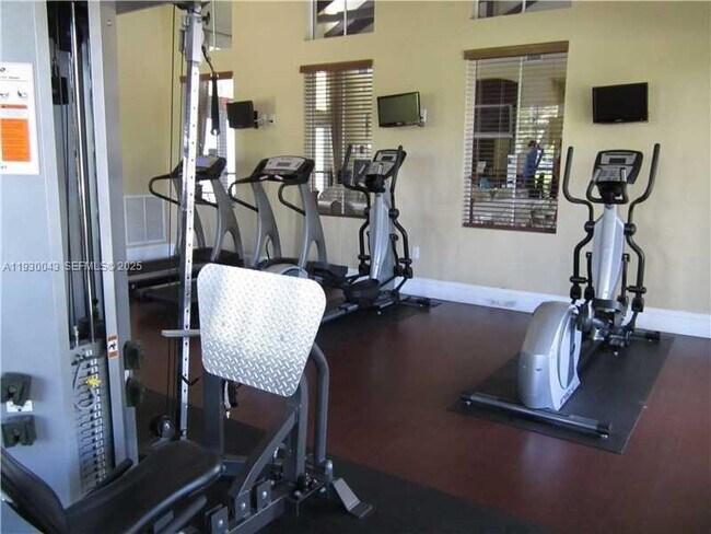 Building Photo - 2271 NE 42nd Cir