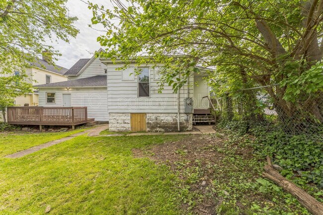 Building Photo - 421 Walnut Ave