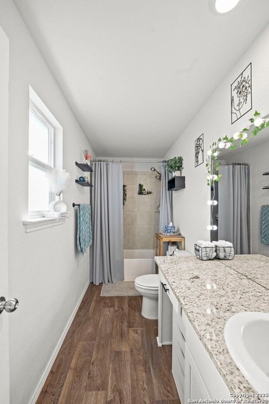 Building Photo - 923 Empress Brilliant