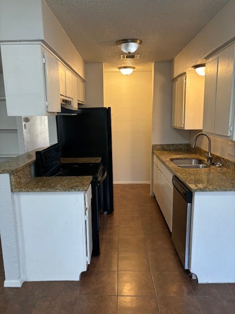 Building Photo - Spacious 2 Bed/2 Bath Apartment