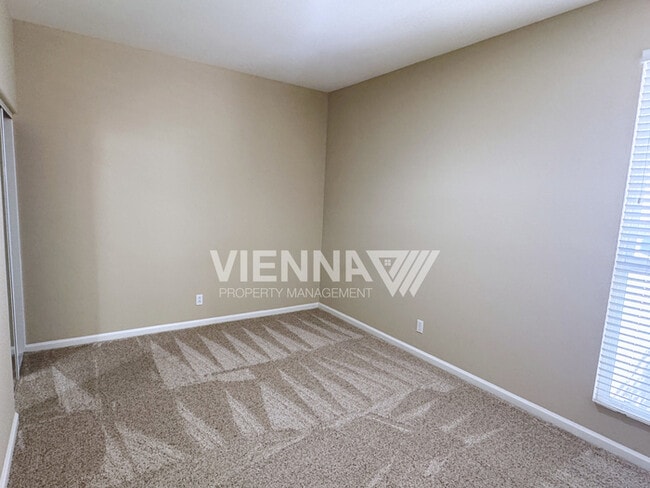 Building Photo - 961 Glide Ferry Way