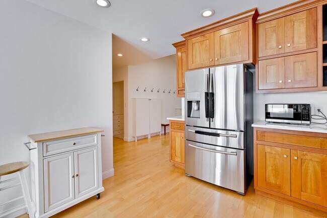 Building Photo - Quaint and Cozy One-Story Craftsman-style Home nestled in the sought-after Sunnyvale neighborhood...